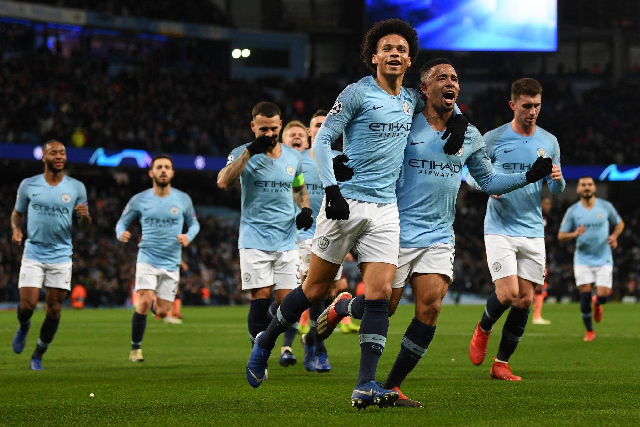 他连续躲闪 他连续躲闪